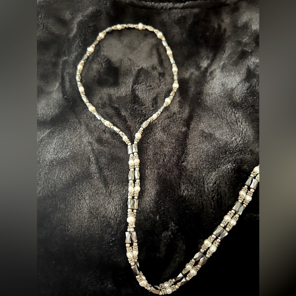 Long Pearl & black Magnetic necklace